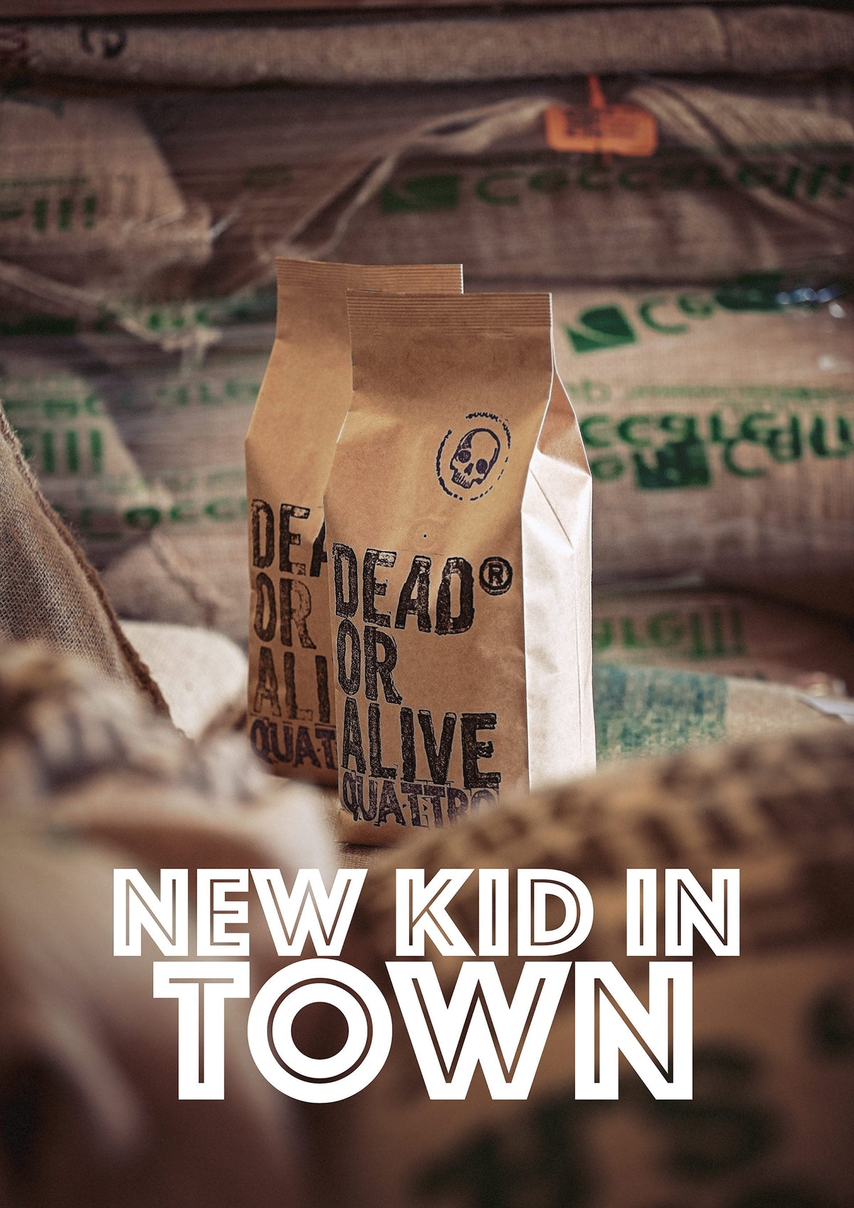 DEAD OR ALIVE COFFEE Quattro Packung auf Kaffeesäcken