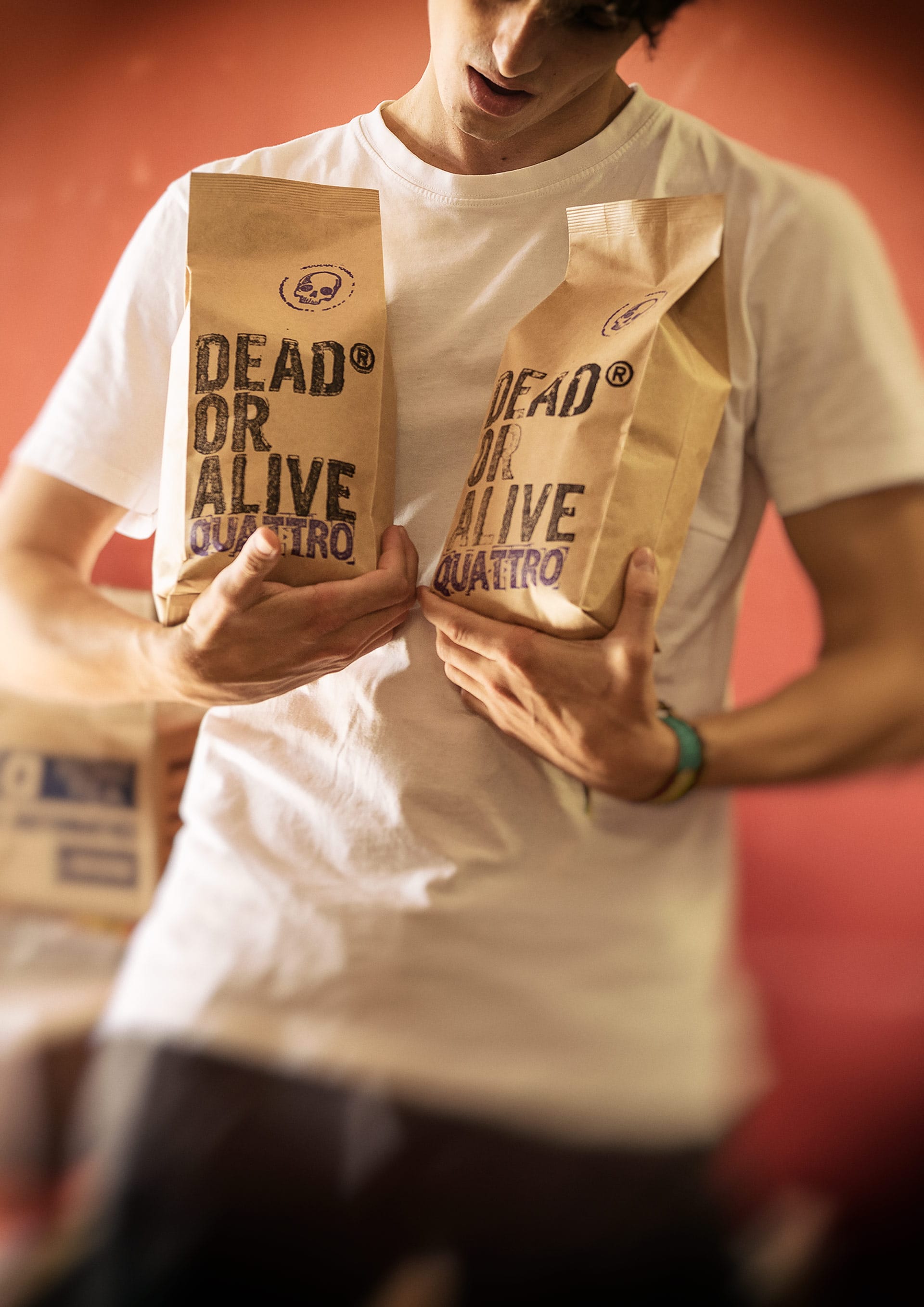 KAFFEE BOHNEN DEAD OR ALIVE COFFEE QUATTRO 1kg Kaffeebohnen DEAD OR ALIVE COFFEE QUATTRO 1kg Kaffeebohnen