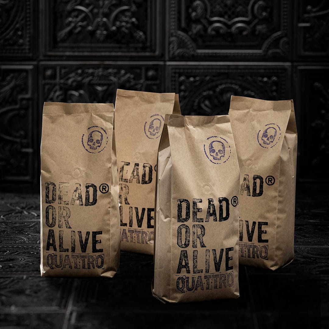 KAFFEE BOHNEN DEAD OR ALIVE COFFEE Quattro Kaffeebohnen Quattro Kaffeebohnen – Stark mit Balance | DOAC